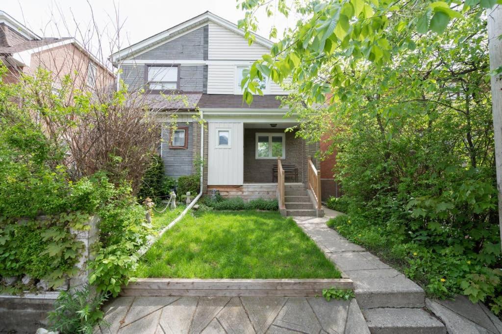 Spacious With Ensuite Bathroom Near Subway, Koreatown & Uoft Homestay Toronto