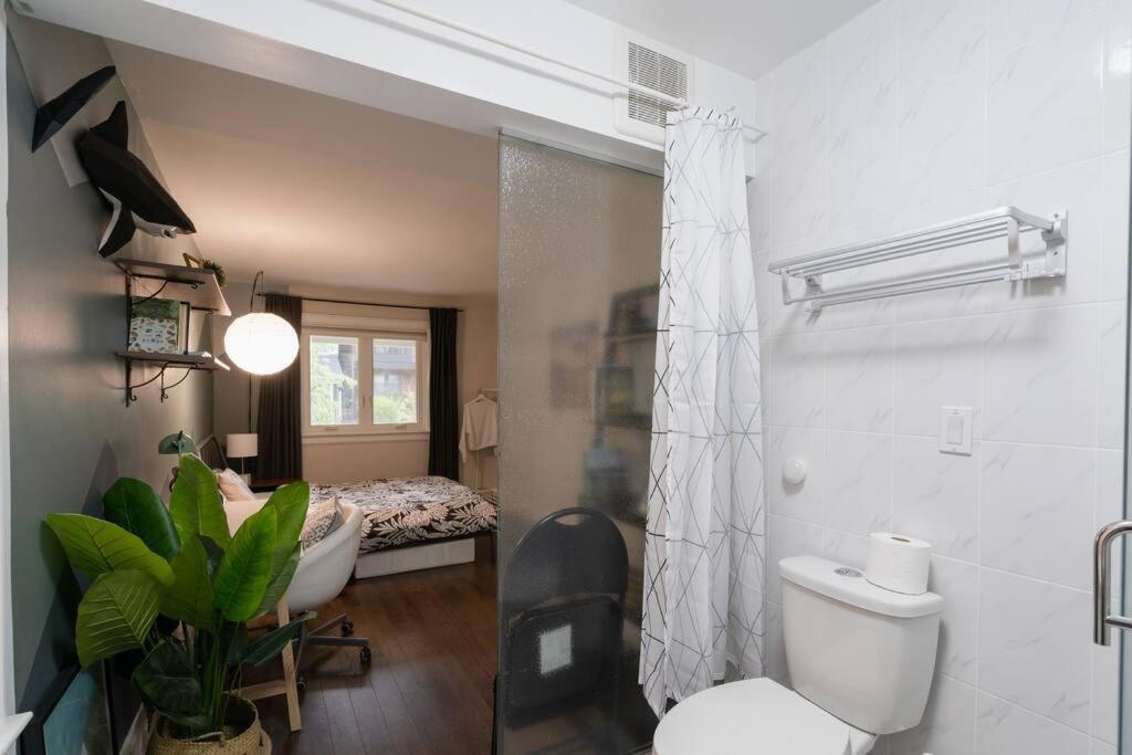 Homestay Spacious With Ensuite Bathroom Near Subway, Koreatown & Uoft Toronto