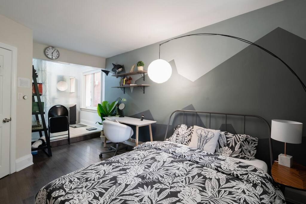 Homestay Spacious With Ensuite Bathroom Near Subway, Koreatown & Uoft