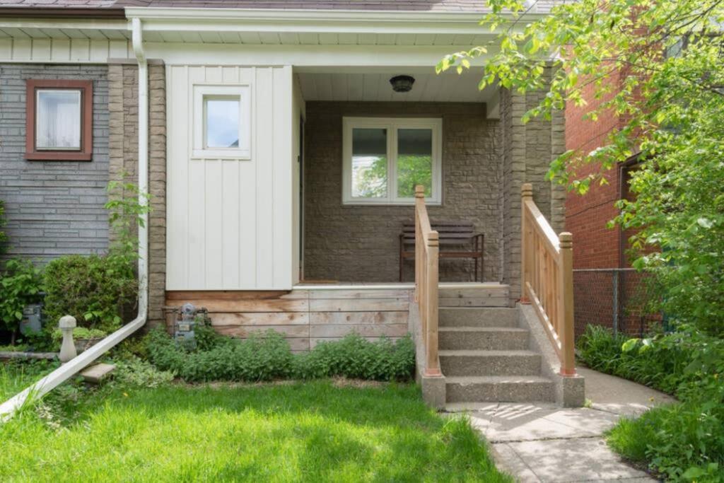Homestay Spacious With Ensuite Bathroom Near Subway, Koreatown & Uoft